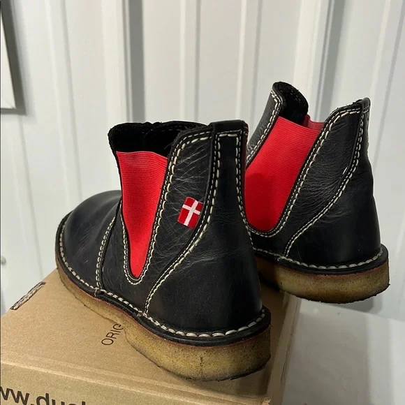 Unisex Black and Red Leather Boots Duckfeet 38 - Picture 4 of 7